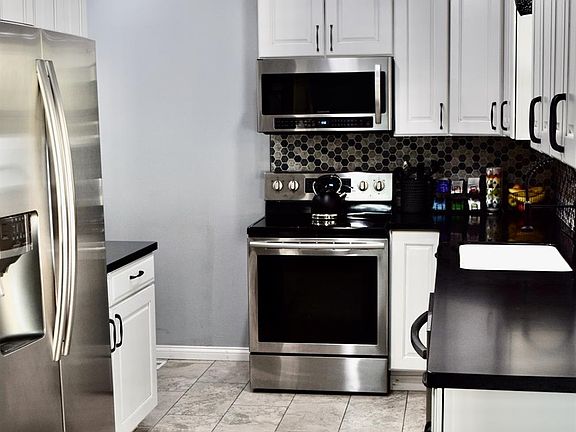 2nd image of 806 Beatrice Dr Lot 9