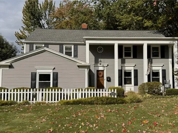 31510 Carlton Dr, Bay Village, OH 44140