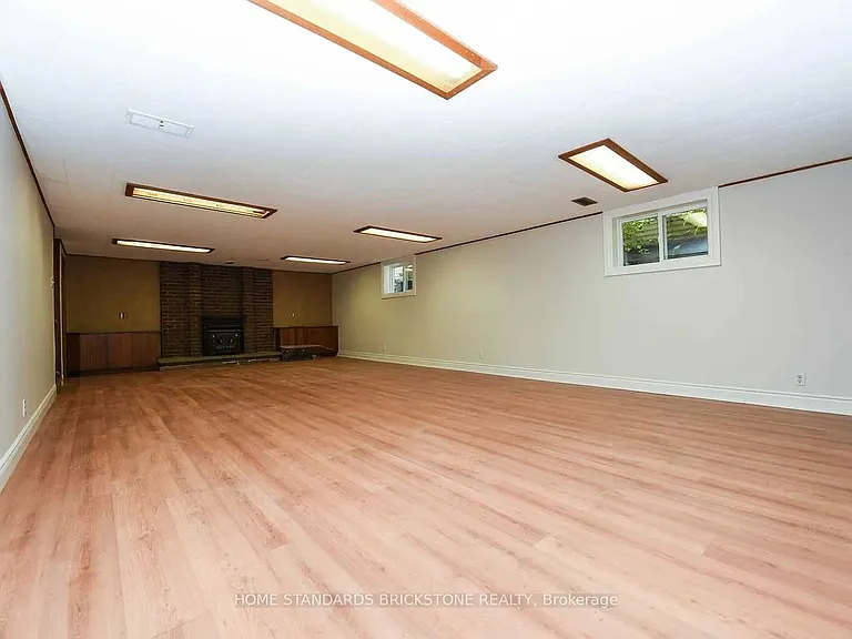 90 Centre Ave — Photo 28