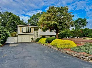 722 Jacqueline Dr, Valley Cottage, NY 10989