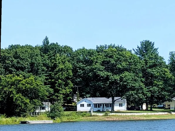 600 Bushong Beach Dr, Gladwin, MI 48624