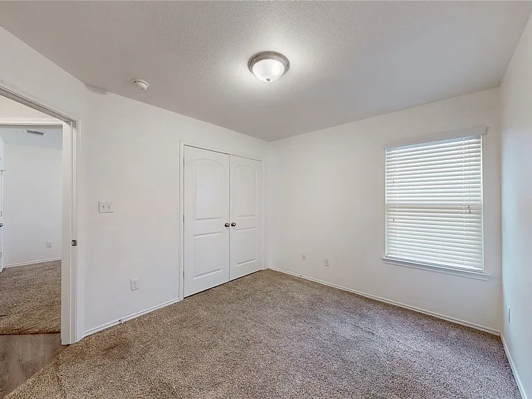 815 Heritage Dr — Photo 5