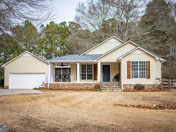 3rd image of 2 Pine Hill Dr