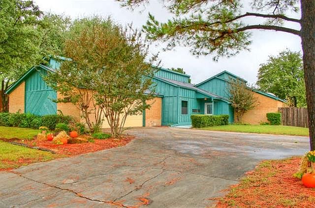 1st image of 1907 Everglade Ct