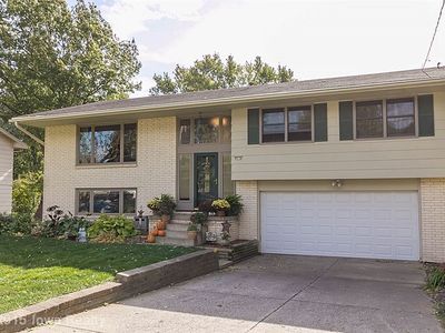 8516 NW Country Club Dr, Urbandale, IA, 50322