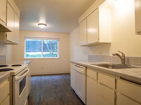 4th image of 2628 NE Red Sunset Dr #101
