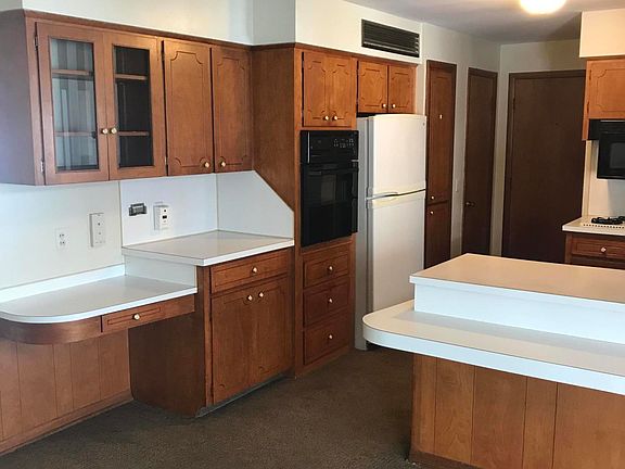 4th image of 900 Oakhurst Ave NW