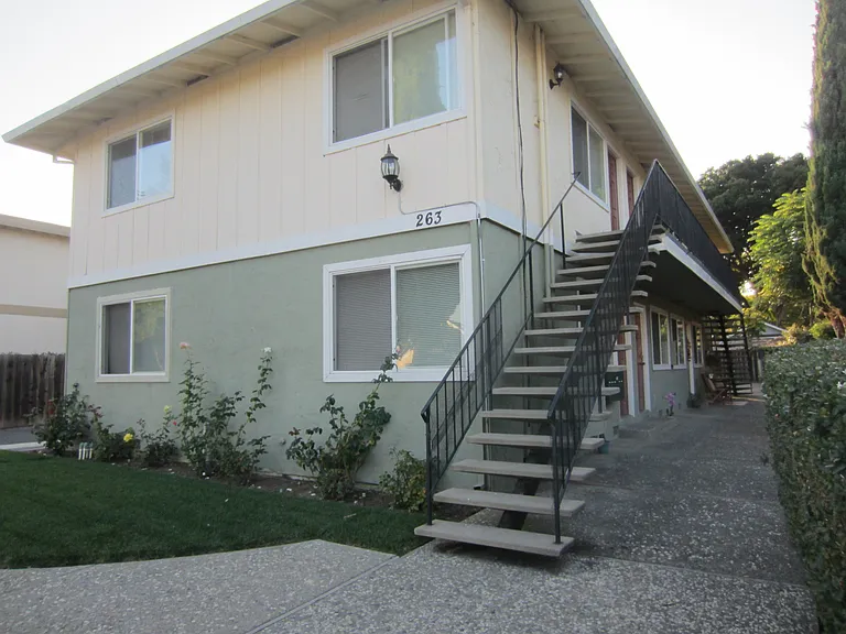 263 Waverly St #2 — Photo 1
