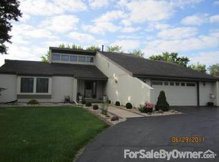 1702 Gregden Shores Dr, Sterling, IL 61081