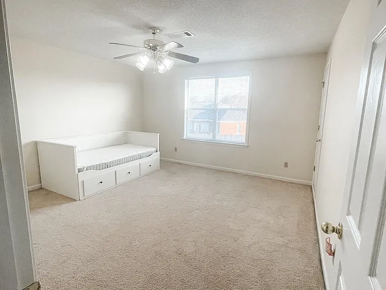 610 Grand Steeple Cv — Photo 12