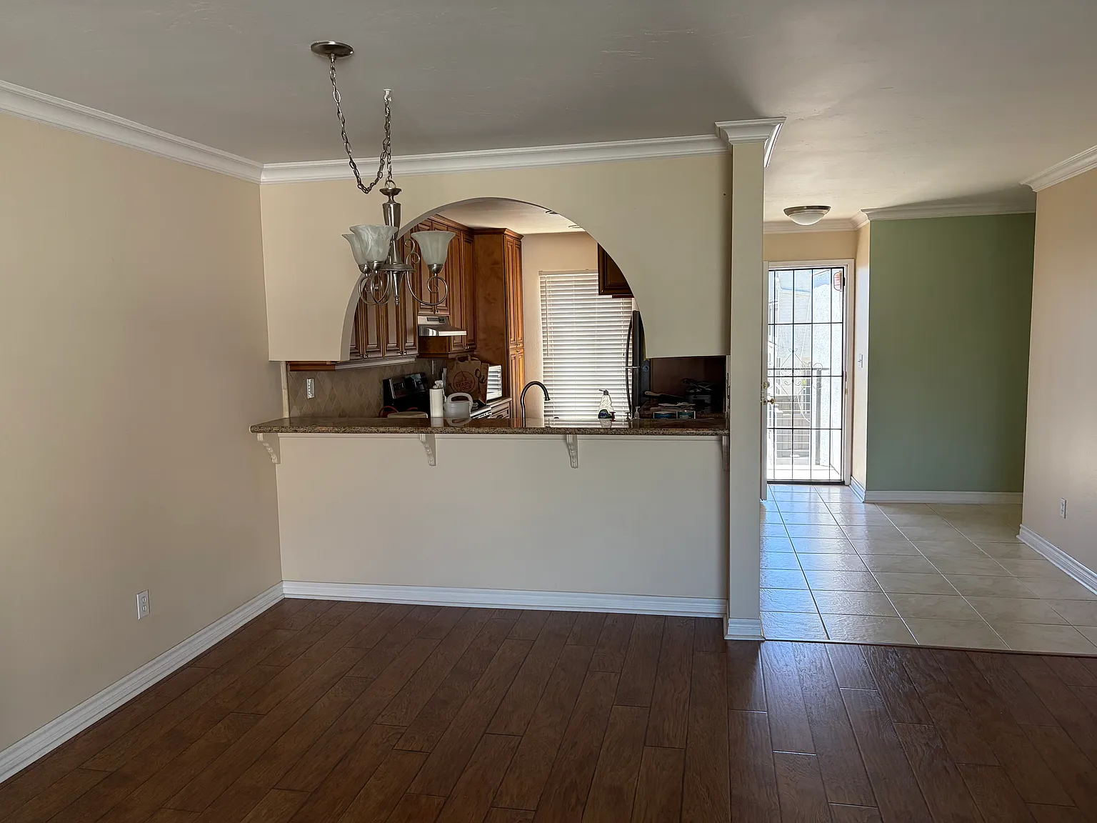 3 bed, 1094 sqft, $3,500 — Photo 3