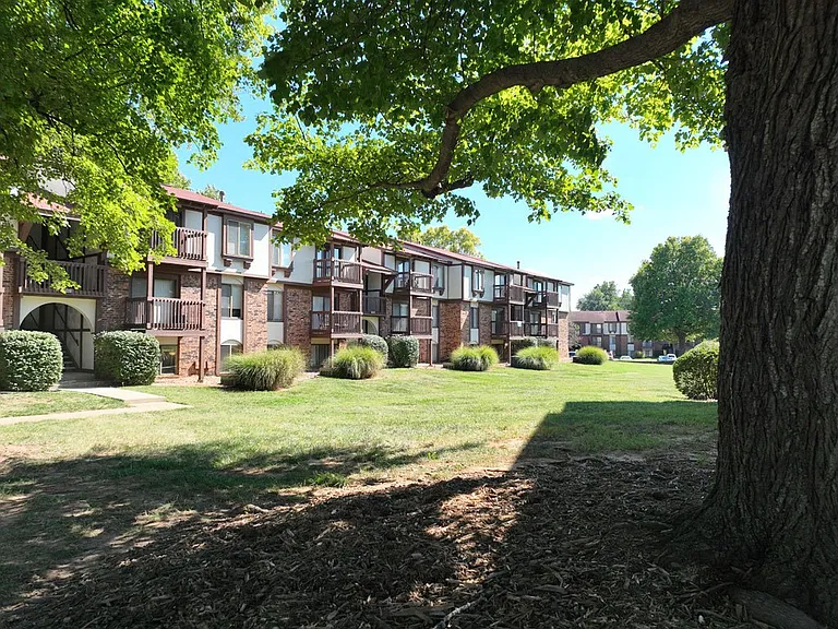 Old Monterey Apartments — Photo 52