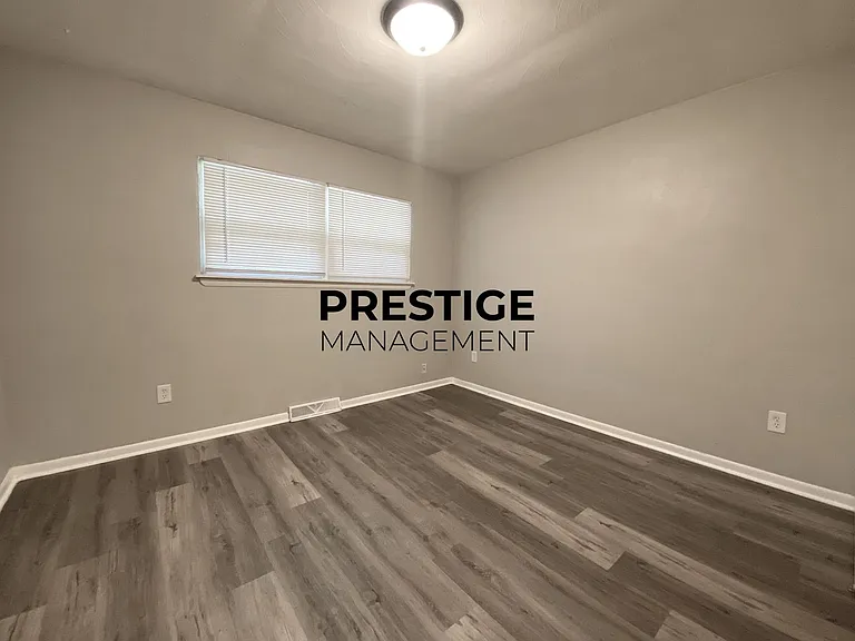540 W 70th Pl — Photo 6