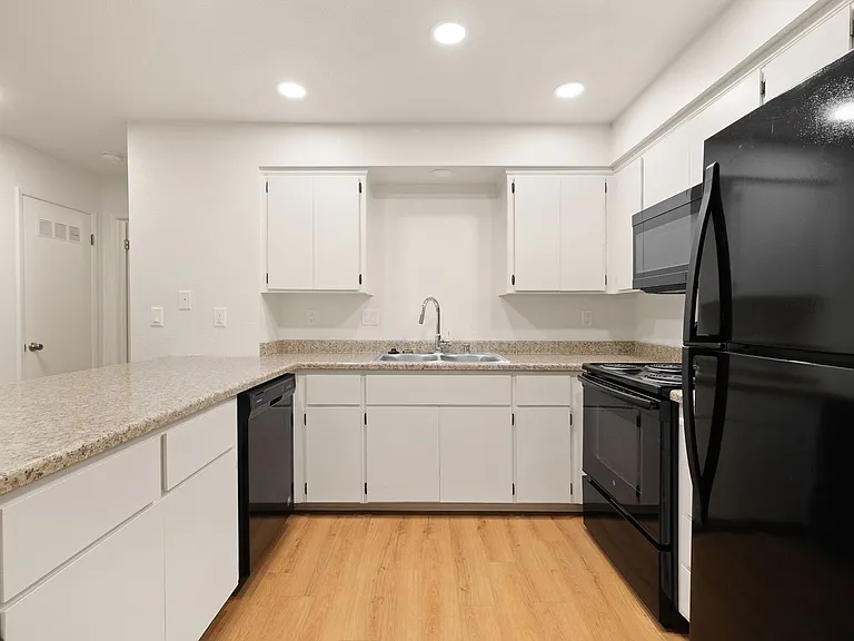 1661 Forest Avenue Apartments — Photo 51