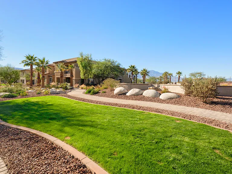 2402 Retreat Cir — Photo 31