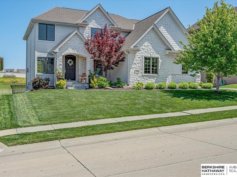 1st image of 2723 N 175th Ave