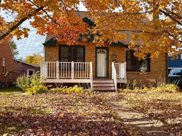 1304 Kimball St, Sault Sainte Marie, MI 49783
