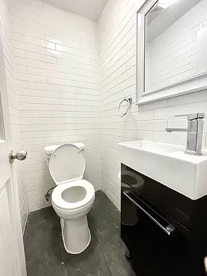 3rd image of 427 41st St #3