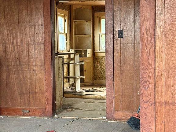 5th image of 212 S 4th St