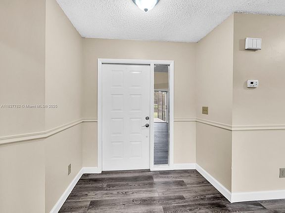 5th image of 2957 Oak Park Cir