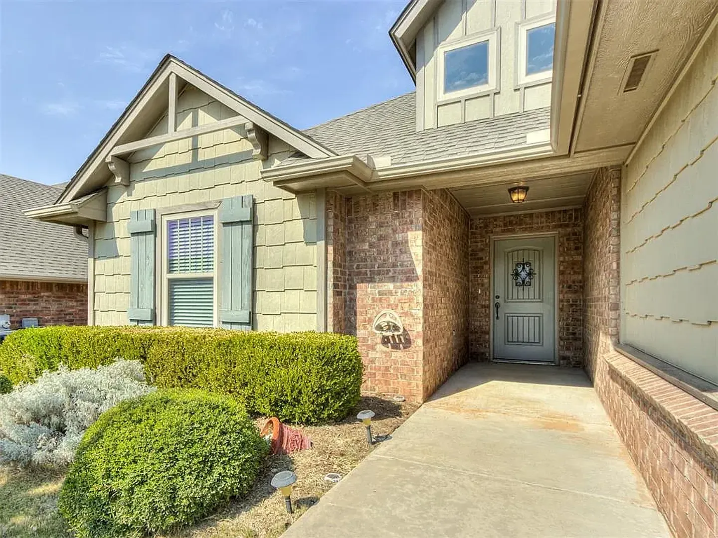 Beautiful 4BD/2BTH Home In North Yukon — Photo 2