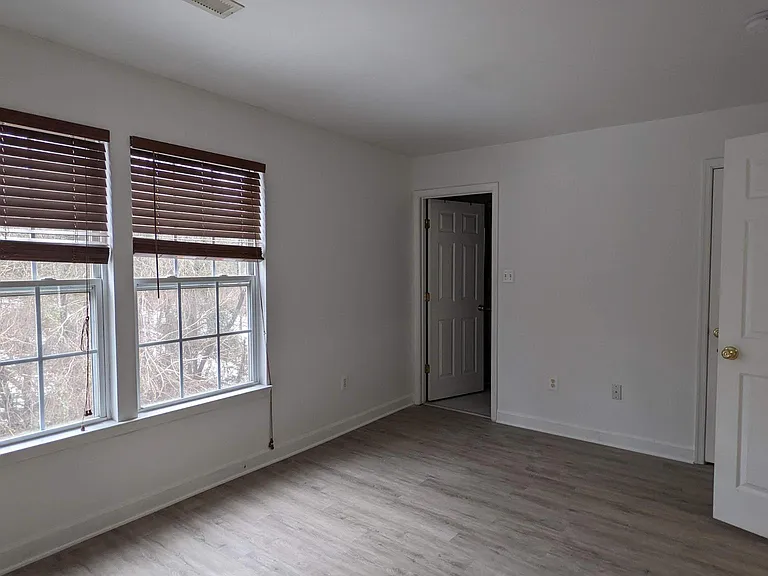 829 Gallows Ct — Photo 17