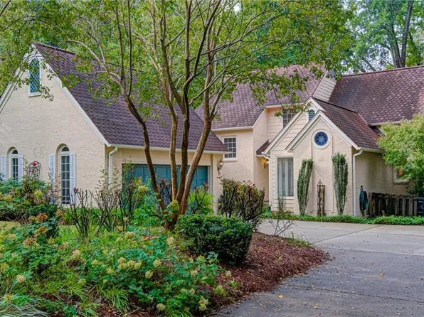 1209 Westminster Dr, Greensboro, NC 27410