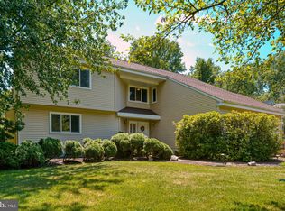 7 Arnold Dr, Princeton Junction, NJ 08550