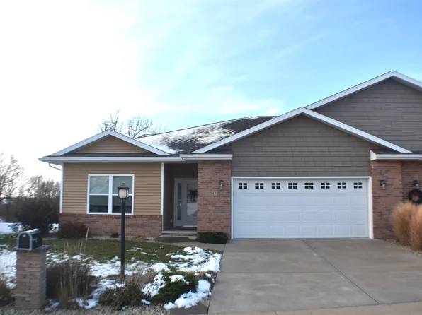 47 W Lakeland Park Dr, Canton, IL 61520