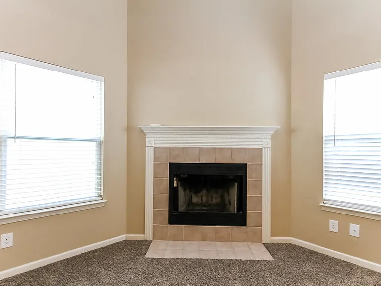 1178 Kenwood Dr — Photo 2