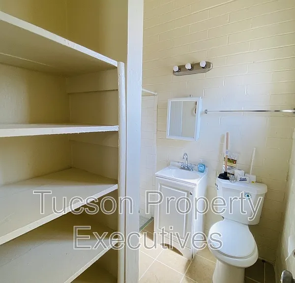 240 W Sahuaro St #16 — Photo 4