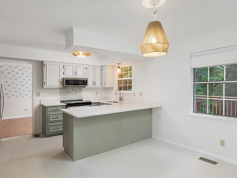 7830 Cove Ridge Dr — Photo 16