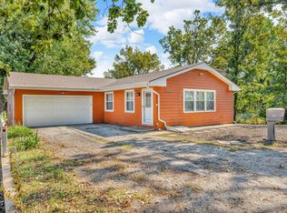 2910 SW Burlingame Rd, Topeka, KS 66611
