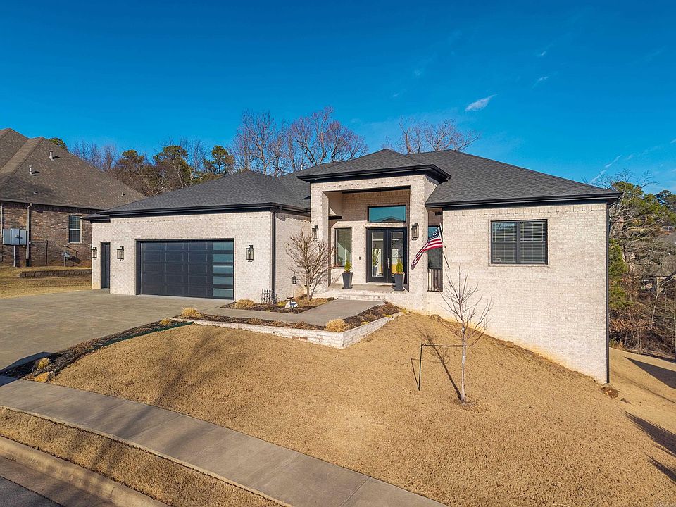1st image of 121 Oneida Way