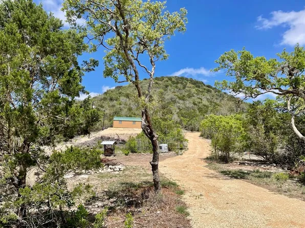 12 Bonner Rd, Leakey, TX 78873