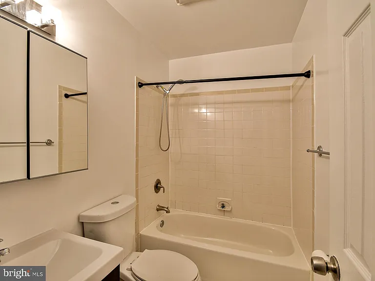 1319 Belmont St NW — Photo 29