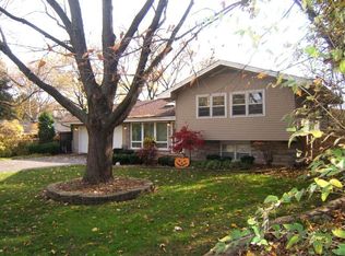 320 W Bauer Rd, Naperville, IL 60563