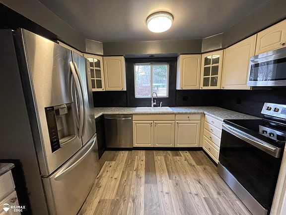 4th image of 494 W Barnes Lake Rd