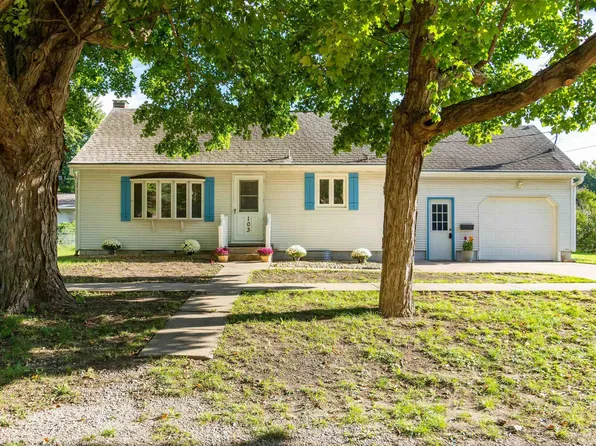 103 NW Jefferson St, Hopedale, IL 61747