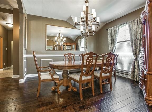 3rd image of 5408 Oakridge Cir