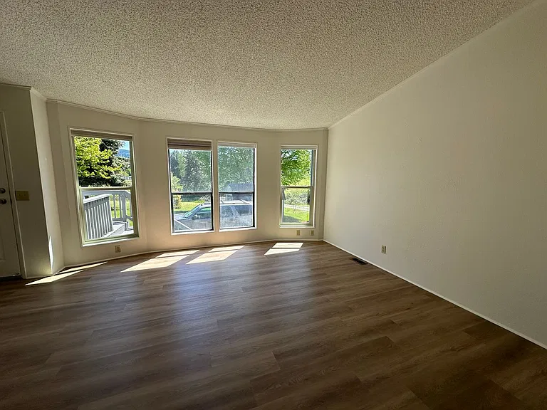 3817 Summit Dr — Photo 5