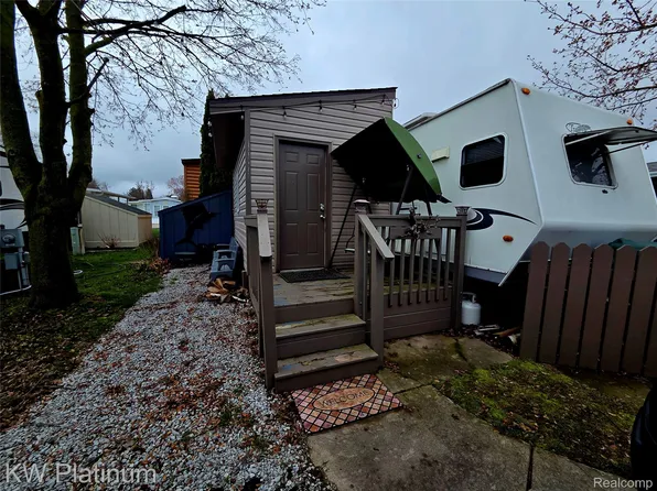 5236 Fredricksburg Ln, Lexington, MI 48450