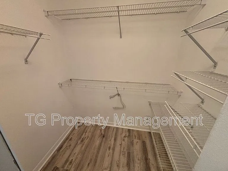 20 Clarendon Ct N — Photo 22