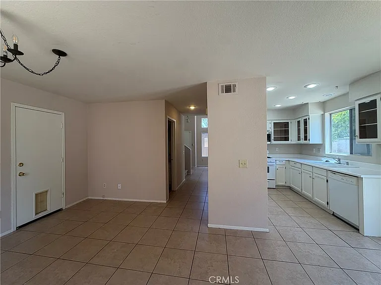 42920 Corte Salamanca — Photo 10