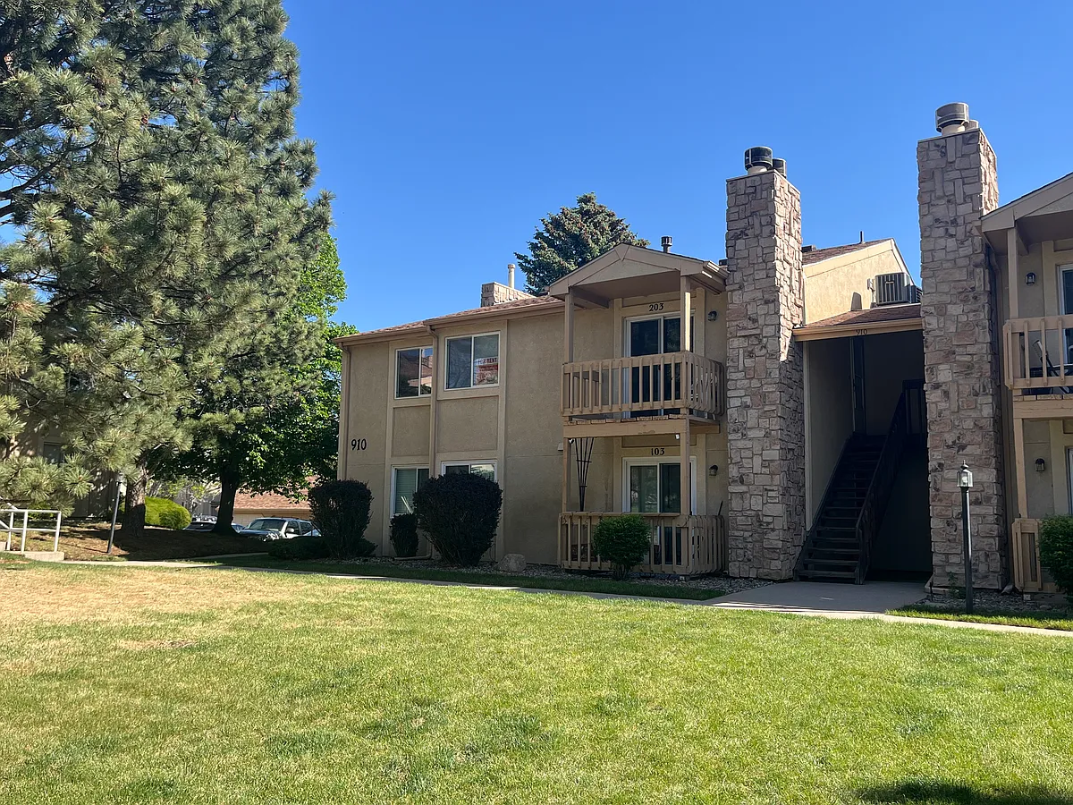 Building Photo - 910 Tenderfoot Hill Rd #203