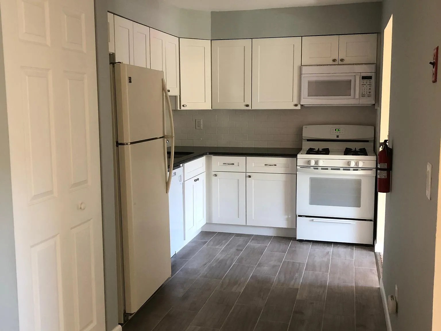 1 bed, 936 sqft, $2,000 — Photo 3