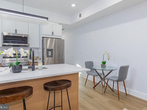 3rd image of 1012 17th Pl NE APT 2