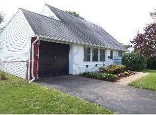 57 Quickset Rd, Levittown, PA 19057