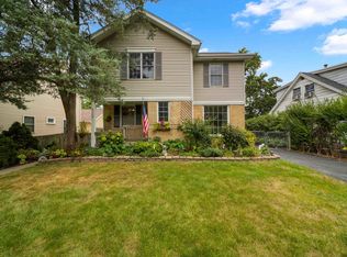 2126 Hickory Ct, Glenview, IL 60025