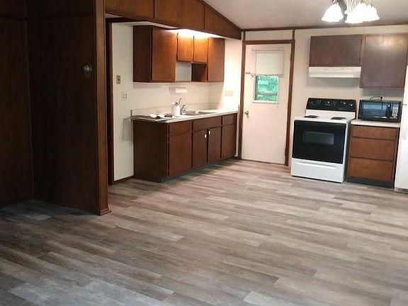 3rd image of 848 E Oakridge Ct